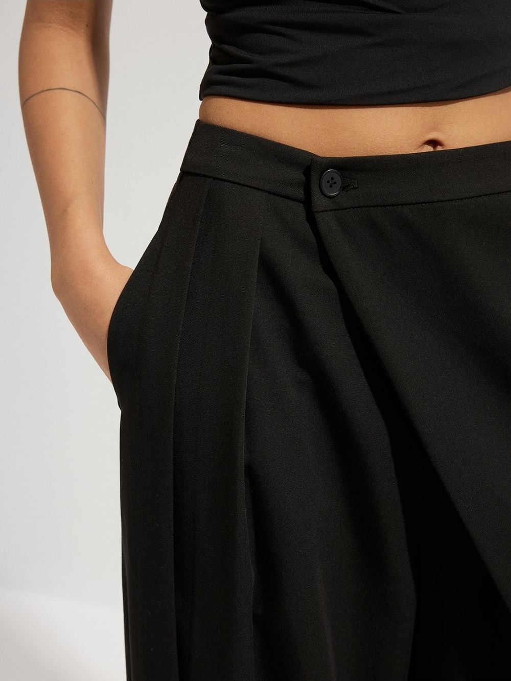 Commense Black Wide-Leg Balloon Wrap Overlay Pants - Picture 6 of 12